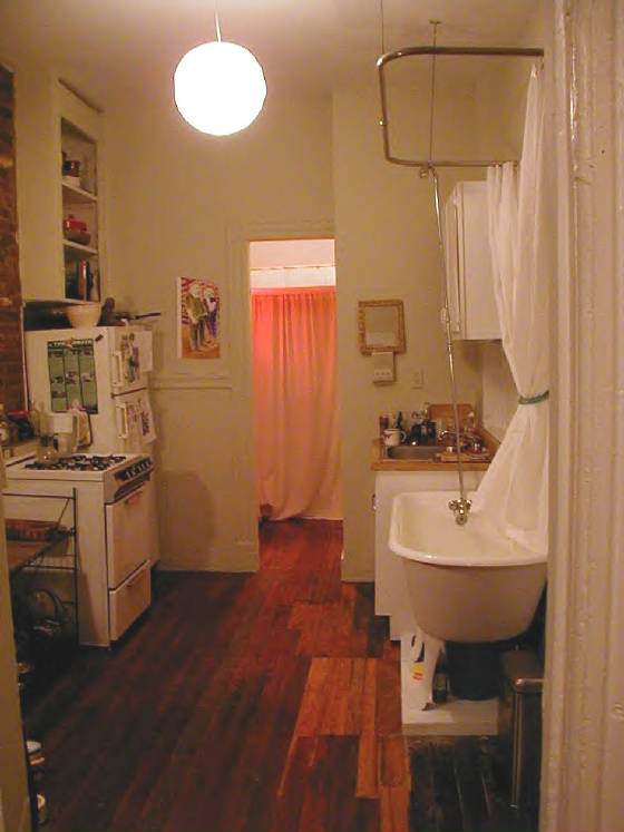 kitchen - with bathtub!